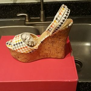 Wedges MAKE A OFFER LOOKING TO SELL TODAY